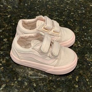 Girls Vans Old Skool Velcro Sneakers